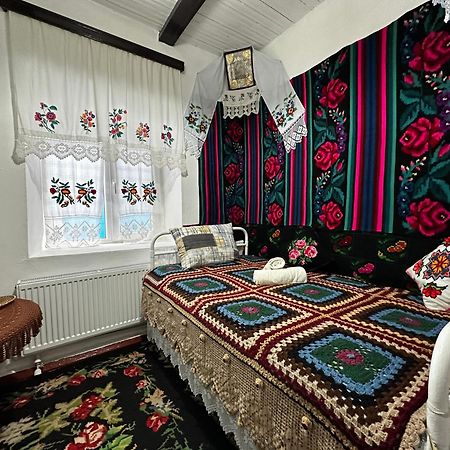 Bed and Breakfast La Madalina Selemet Экстерьер фото