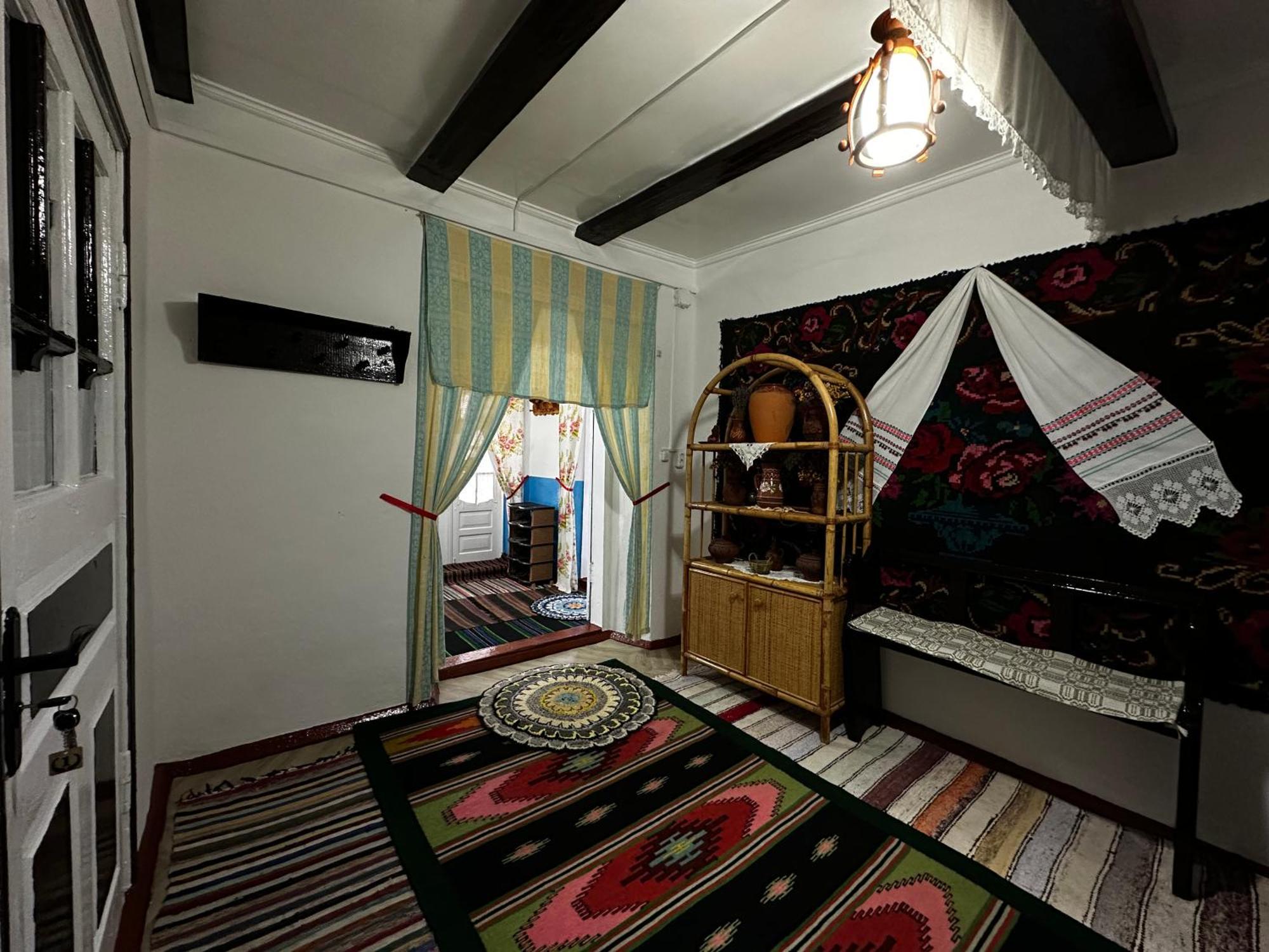 Bed and Breakfast La Madalina Selemet Экстерьер фото