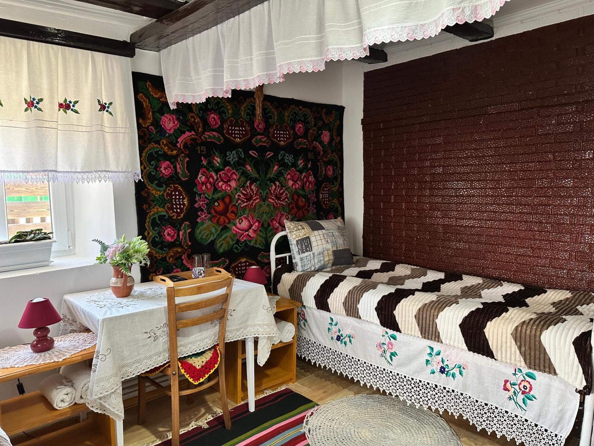 Bed and Breakfast La Madalina Selemet Экстерьер фото