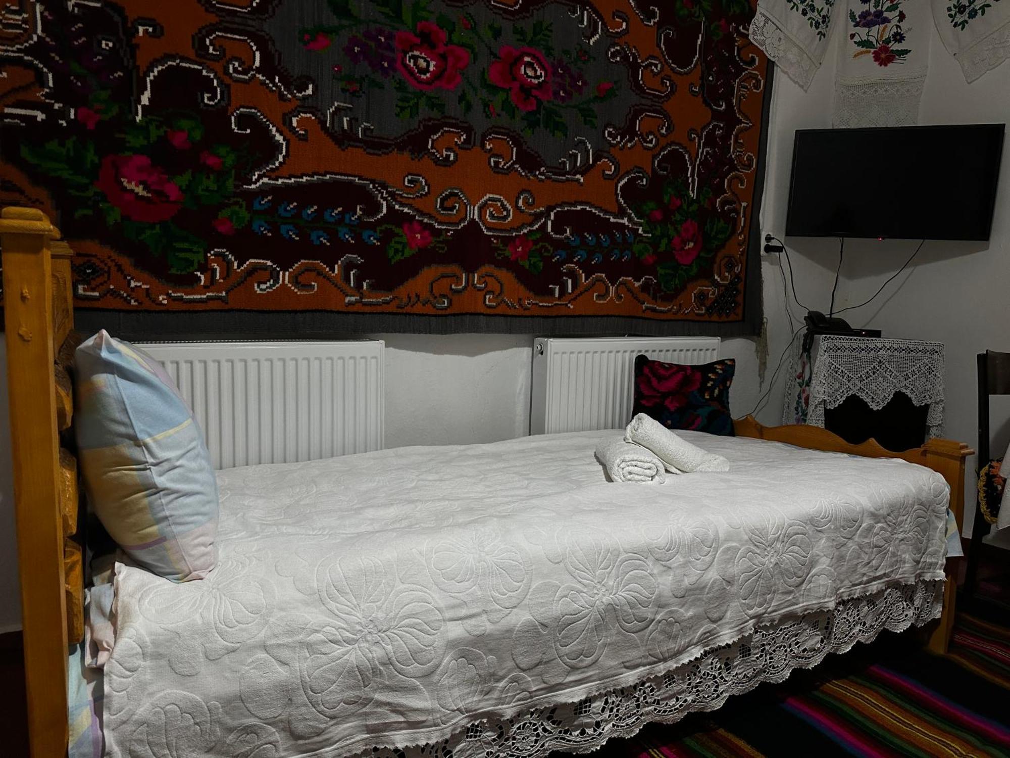 Bed and Breakfast La Madalina Selemet Экстерьер фото