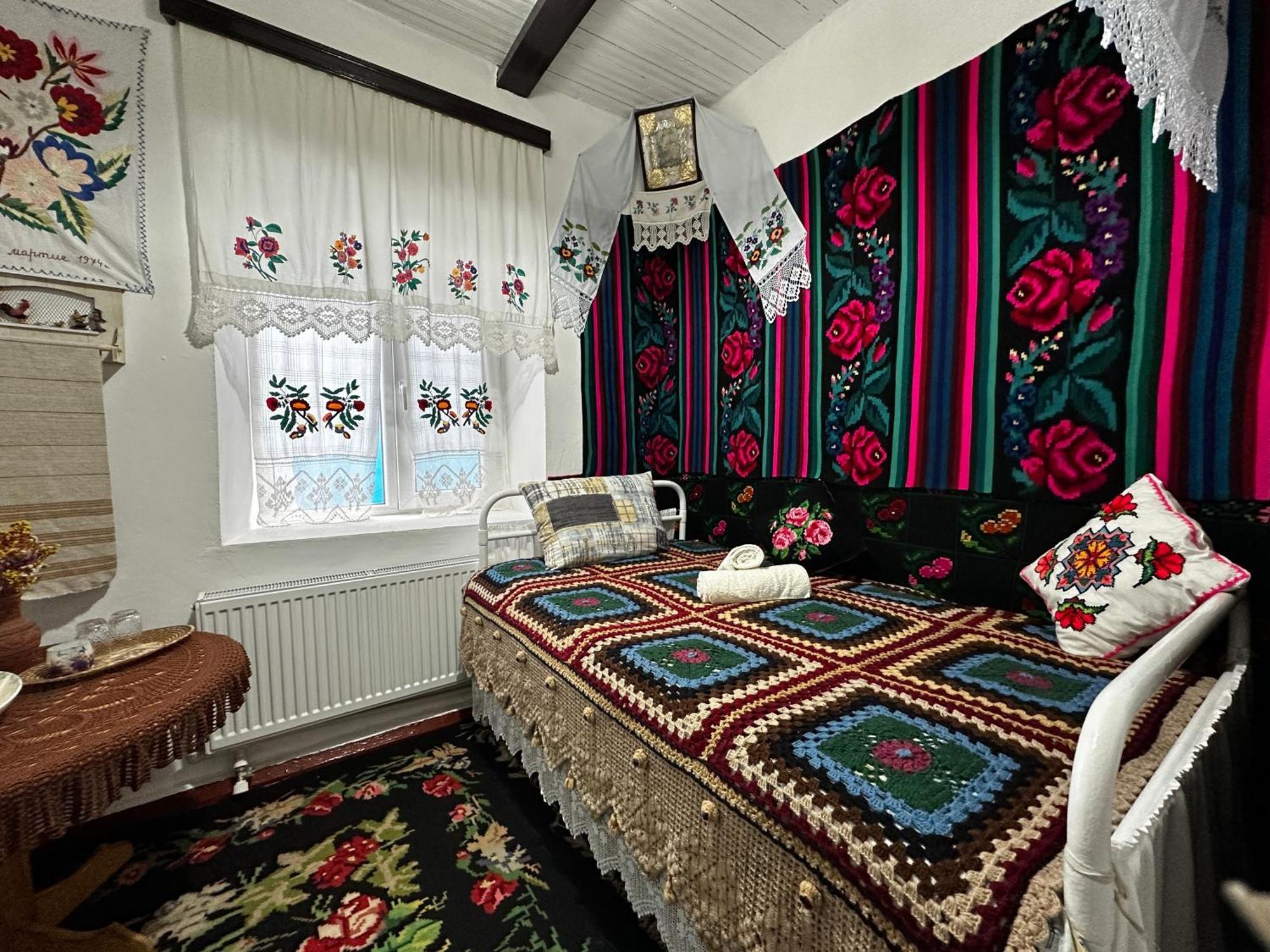 Bed and Breakfast La Madalina Selemet Экстерьер фото