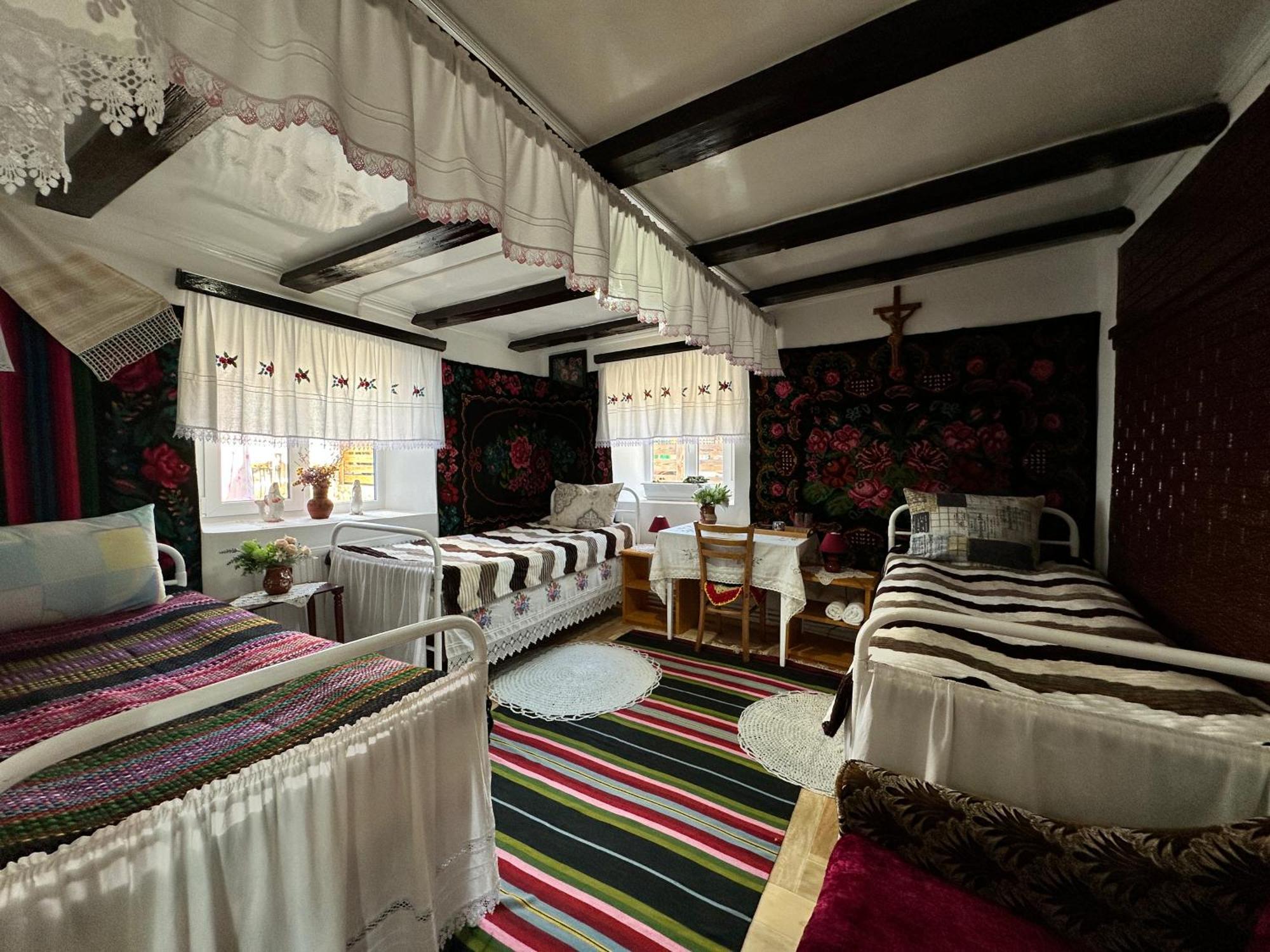 Bed and Breakfast La Madalina Selemet Экстерьер фото