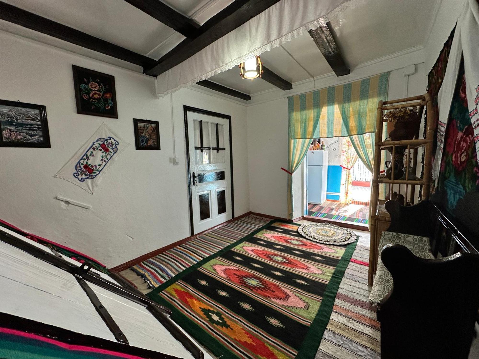 Bed and Breakfast La Madalina Selemet Экстерьер фото