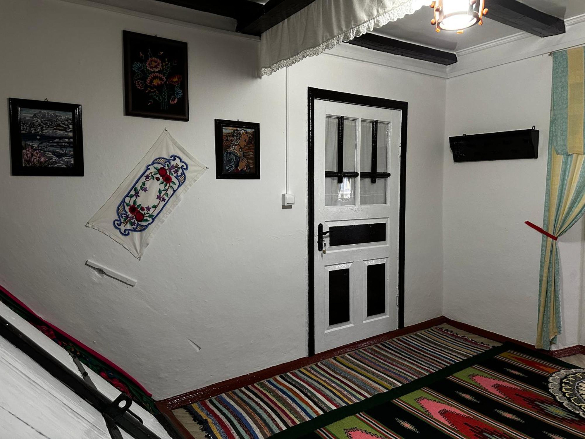 Bed and Breakfast La Madalina Selemet Экстерьер фото