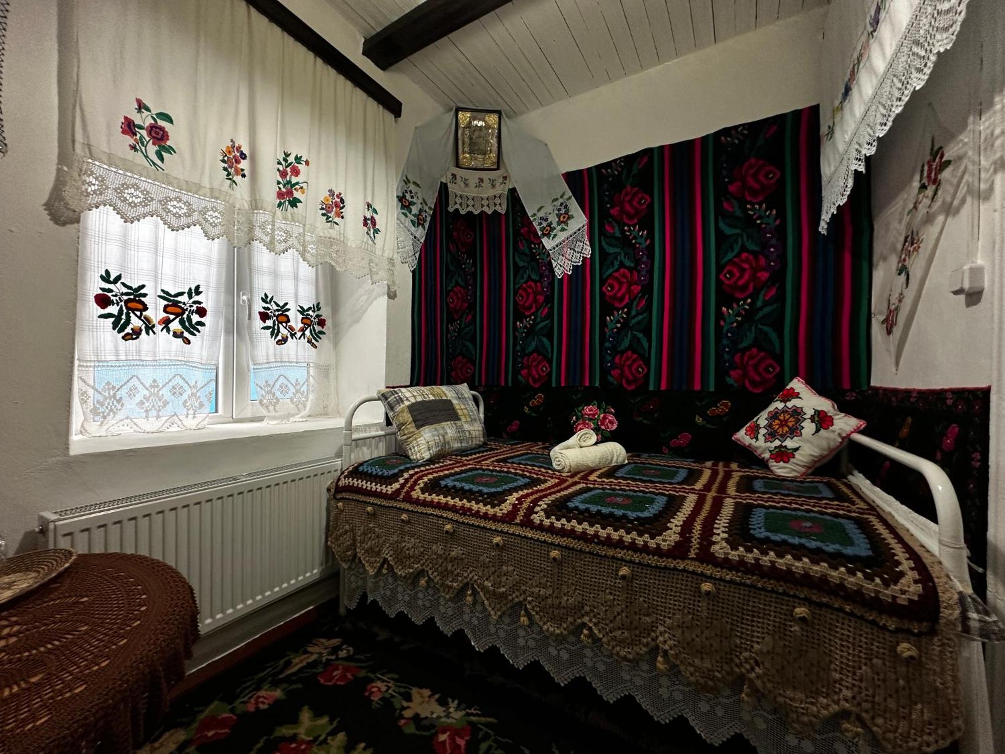 Bed and Breakfast La Madalina Selemet Экстерьер фото