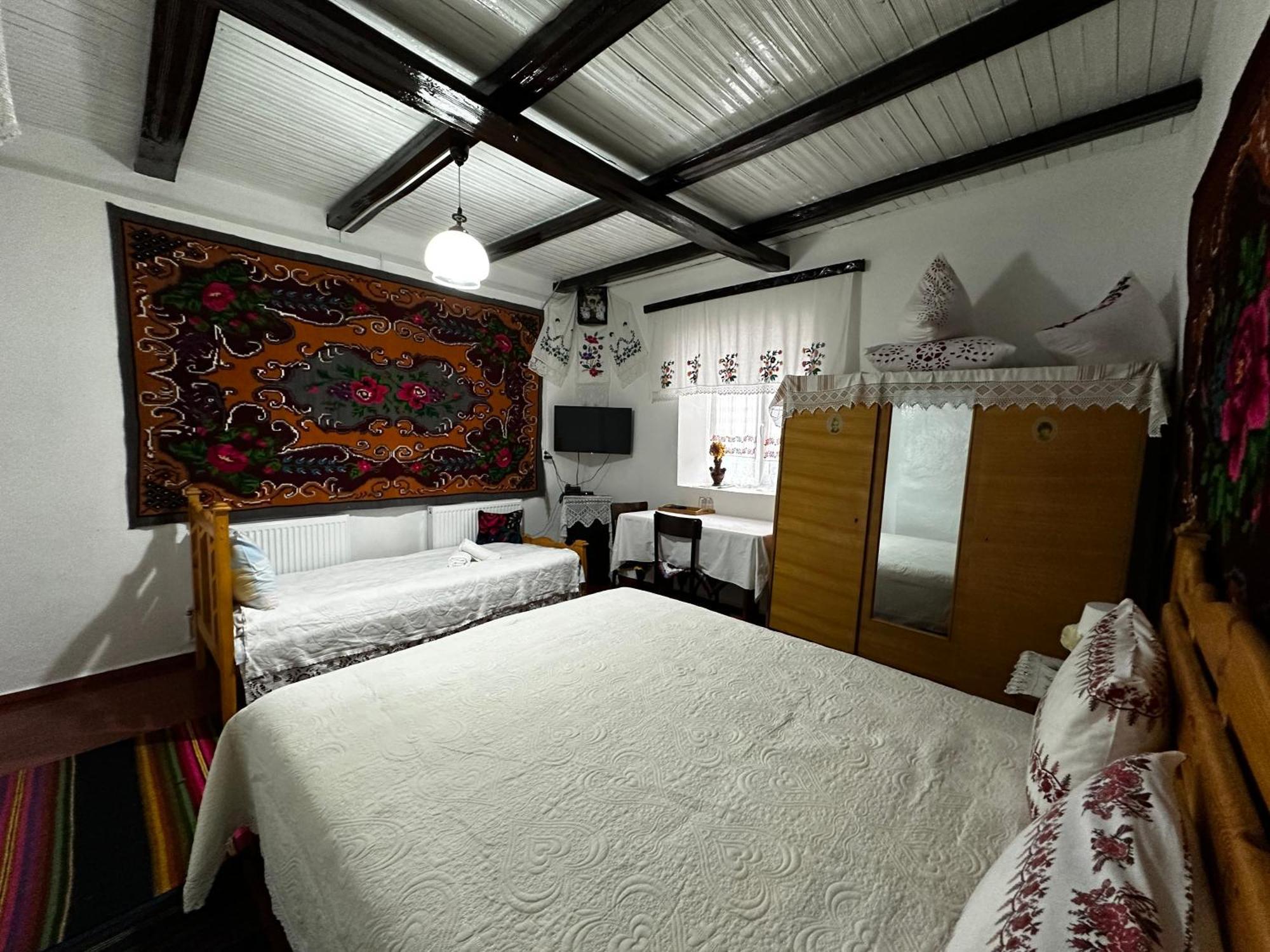 Bed and Breakfast La Madalina Selemet Экстерьер фото